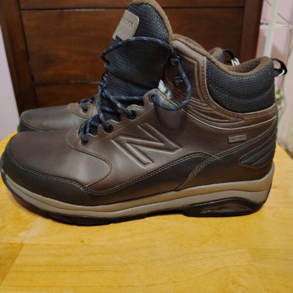 New Balance Boots - Picture 3 of 3